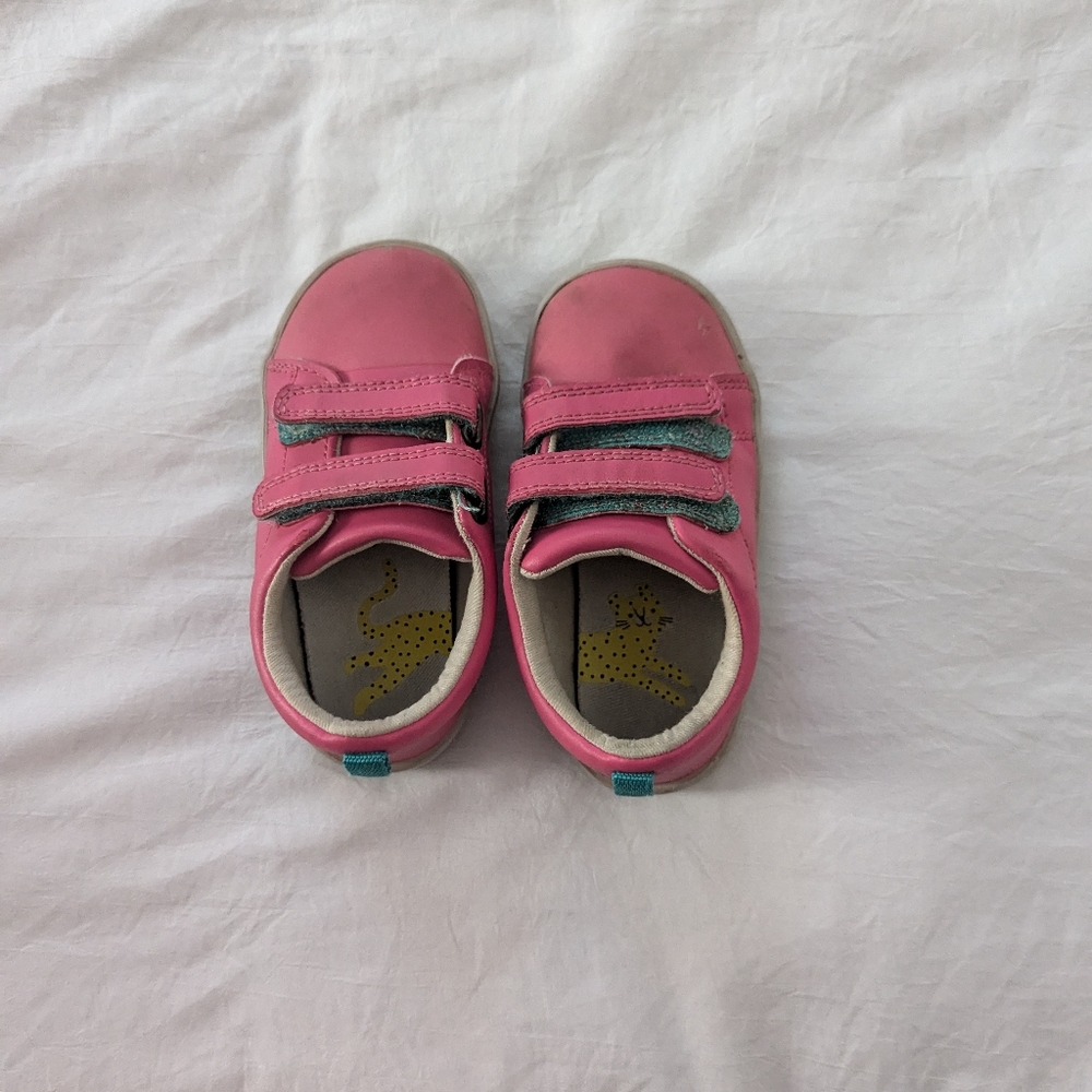 Ten littles pink size 8 shoe's